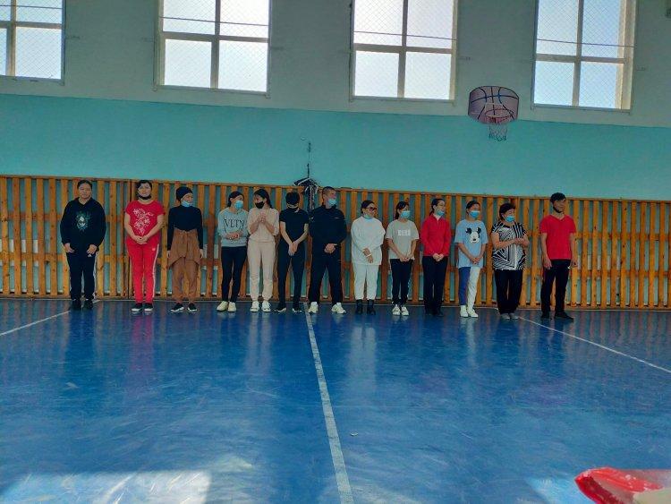 Қарасу орта мектебінде Халық Қаhарманы Ғазиз Байтасовтың Ерлік жасаған күніне 10 жыл толуына орай " Ерлік білекте емес, жүректе" атты апталығының жоспарға сәйкес спорттық эстафеталық ойындар ұйымдастырылды.