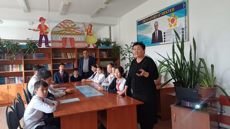 Қарасу орта мектебінің кітапханасында "Оқуға құштар мектеп"жобасы аясында Қазақстанның халық жазушысы Тахауи Ахтановтың туылғанына 100 жыл толуыны байланысты, дөңгелек стол өткізілді.